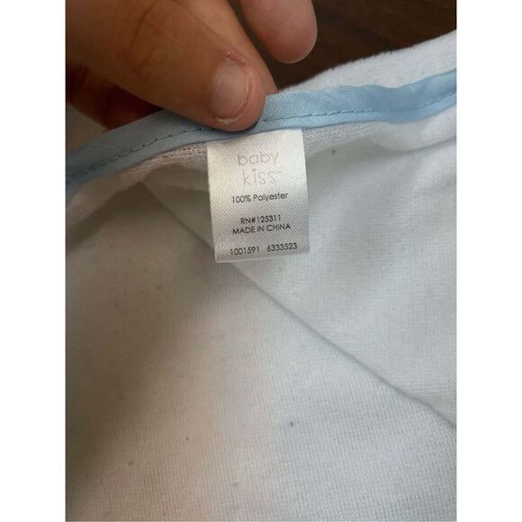 2 Baby Towels with Hood by Baby Kiss - Picture 3 of 3